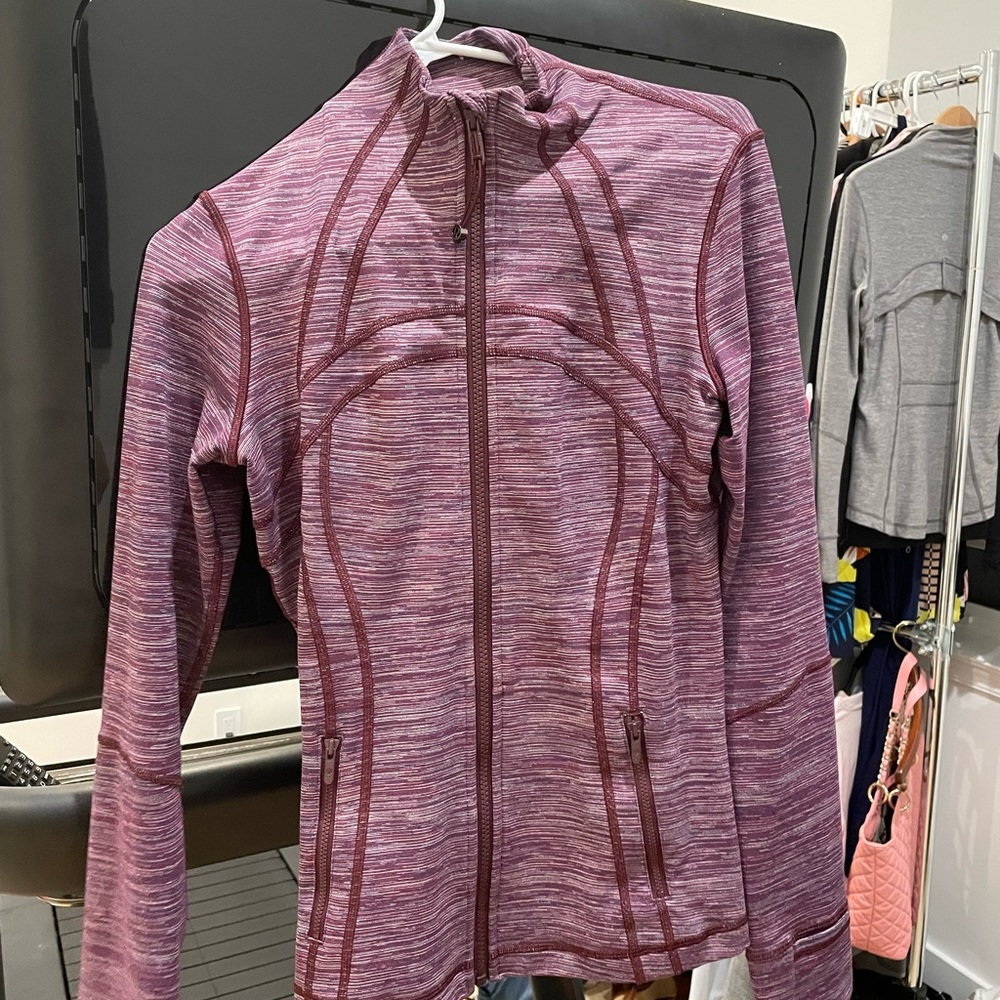 Lululemon woman’s purple zip up size 8 - Picture 2 of 3